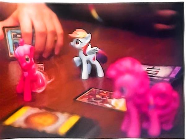 卡游卡牌游戏成孩子新宠 智慧家长分享如何理性引导买球的app(图3) 卡游卡牌游戏成孩子新宠 智慧家长分享如何理性引导买球的app(图3)